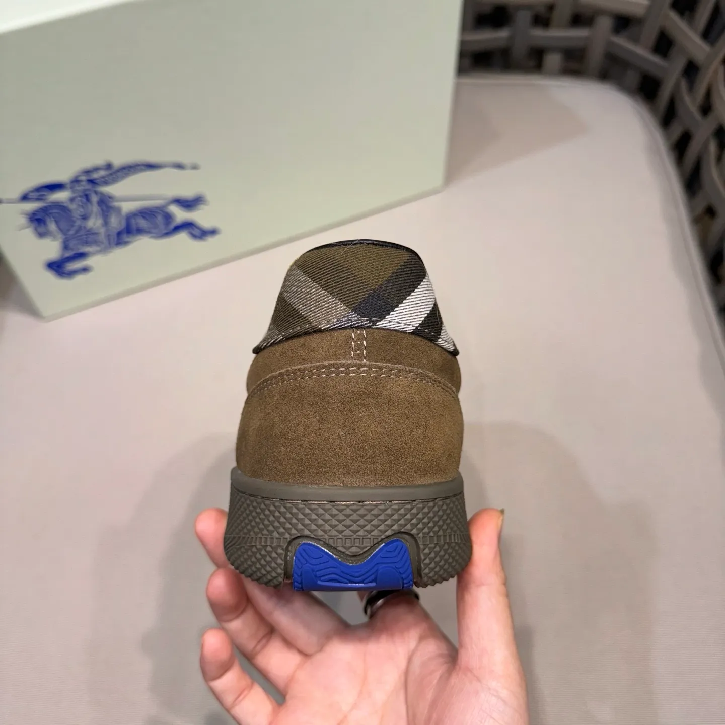 [Burberry] Top P: 680💰Size: 38-44 (45.46 custom-made) Burberry official website synchronized men's classic low-top sneakers | Made of original first-layer cowhide | Decorated with renewed brand logo | First-layer cowhide lining | Heel decorated with Burberry letter embossed logo | Original TPU outsole.